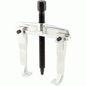 Adjustable puller on a traverse Adjustable puller on a traverse